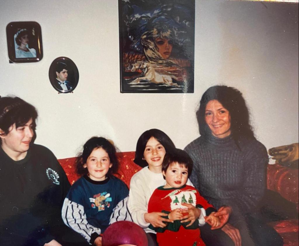 Migratory grief: a split-screen&nbsp;life