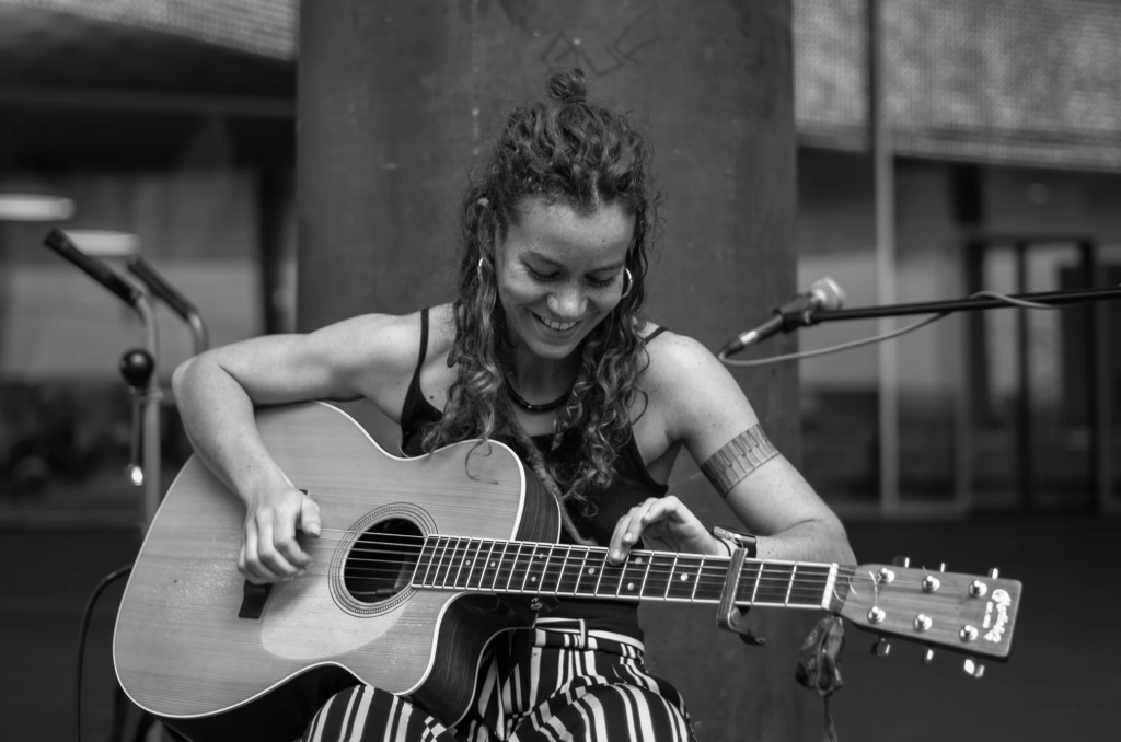 Laura Silverstone’s new album, “Heartwood”: Harmony and&nbsp;Ambition